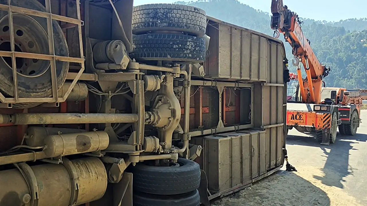 Atleast 10 Injured as Passenger Bus Meets with Accident in J&K's Udhampur Atleast 10 Injured as Passenger Bus Meets with Accident in J&K's Udhampur