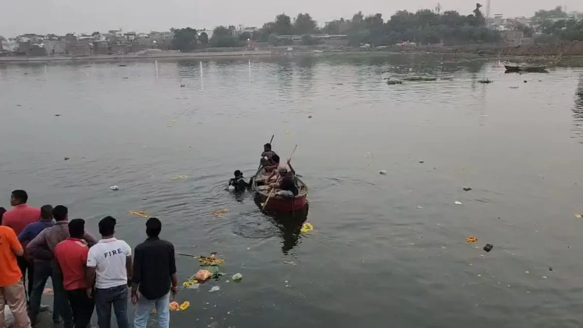 Rajasthan Horror: 4 Missing After Boat Capsizes During Durga Idol Immersion In Kota Canal Breaking: कोटा में बड़ा हादसा, दुर्गा विसर्जन के दौरान कोटड़ी नहर में डूबे 5 युवक, 2 सुरक्षित बाहर निकाले गए