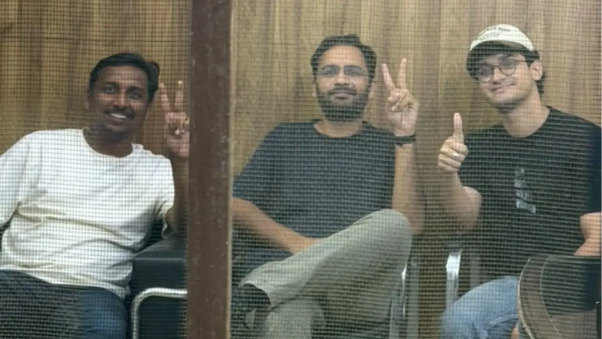 CJP नेताओं को जंतर-मंतर पर सुरक्षा घेरा तोड़कर घुसना पड़ा भारी, सौरव दास, आशुतोष रांका और अजिंक्य शिंदे हुए गिरफ्तार; आज कोर्ट में होगी पेशी CJP leaders Saurav Das, Ashutosh Ranka, and Ajinkya Shinde under preventive arrest by Delhi Police