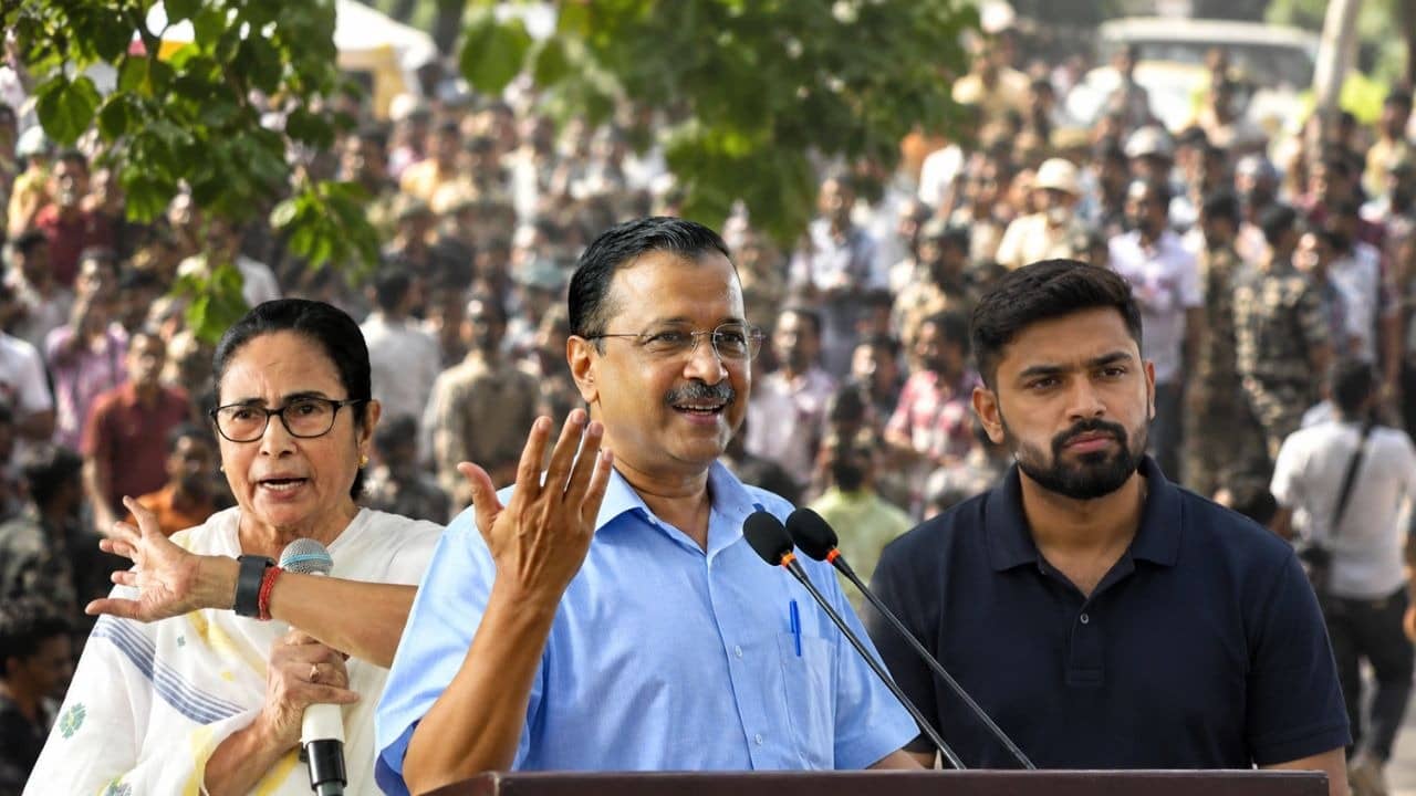 CJP प्रोटेस्ट के बीच ममता, केजरीवाल और दिपके पुलिस हिरासत में 