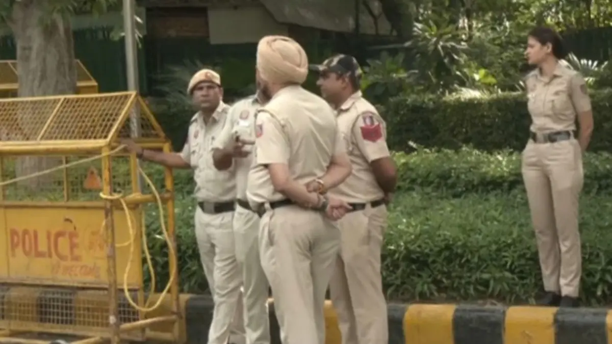 Delhi Police Books Arvind Kejriwal, AAP Leaders Over Gurdwara Bangla Sahib Disruption Allegations Delhi Police Books Arvind Kejriwal, AAP Leaders Over Gurdwara Bangla Sahib Disruption Allegations