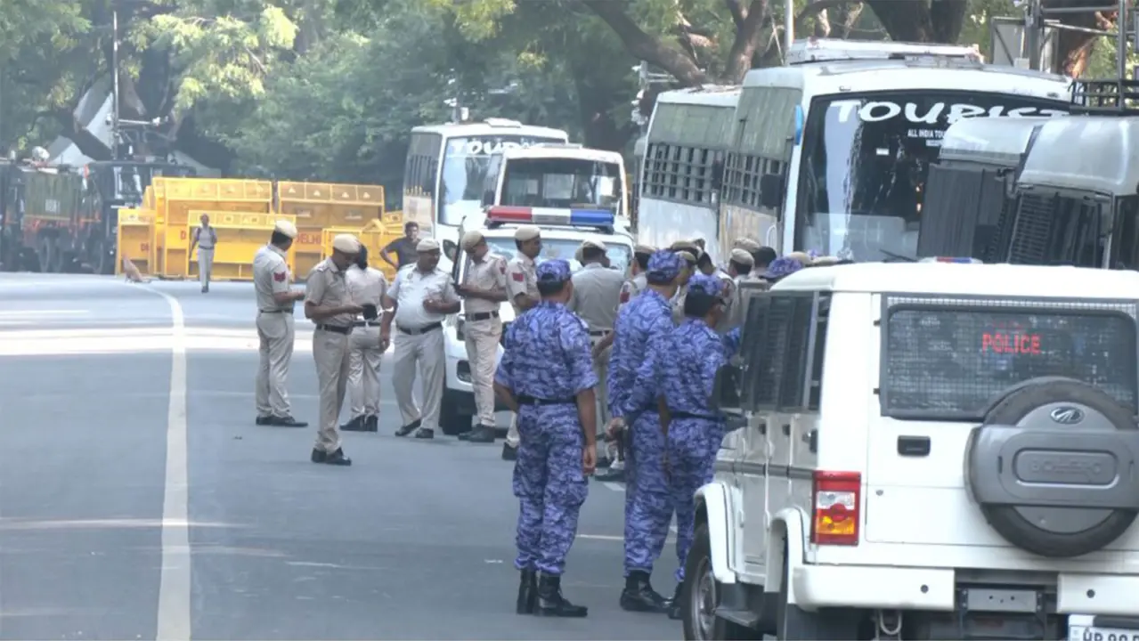 Delhi Police Impose Section 163 Ahead of Jantar Mantar Protest Against CEC Delhi Police Impose Section 163 Ahead of Jantar Mantar Protest Against CEC