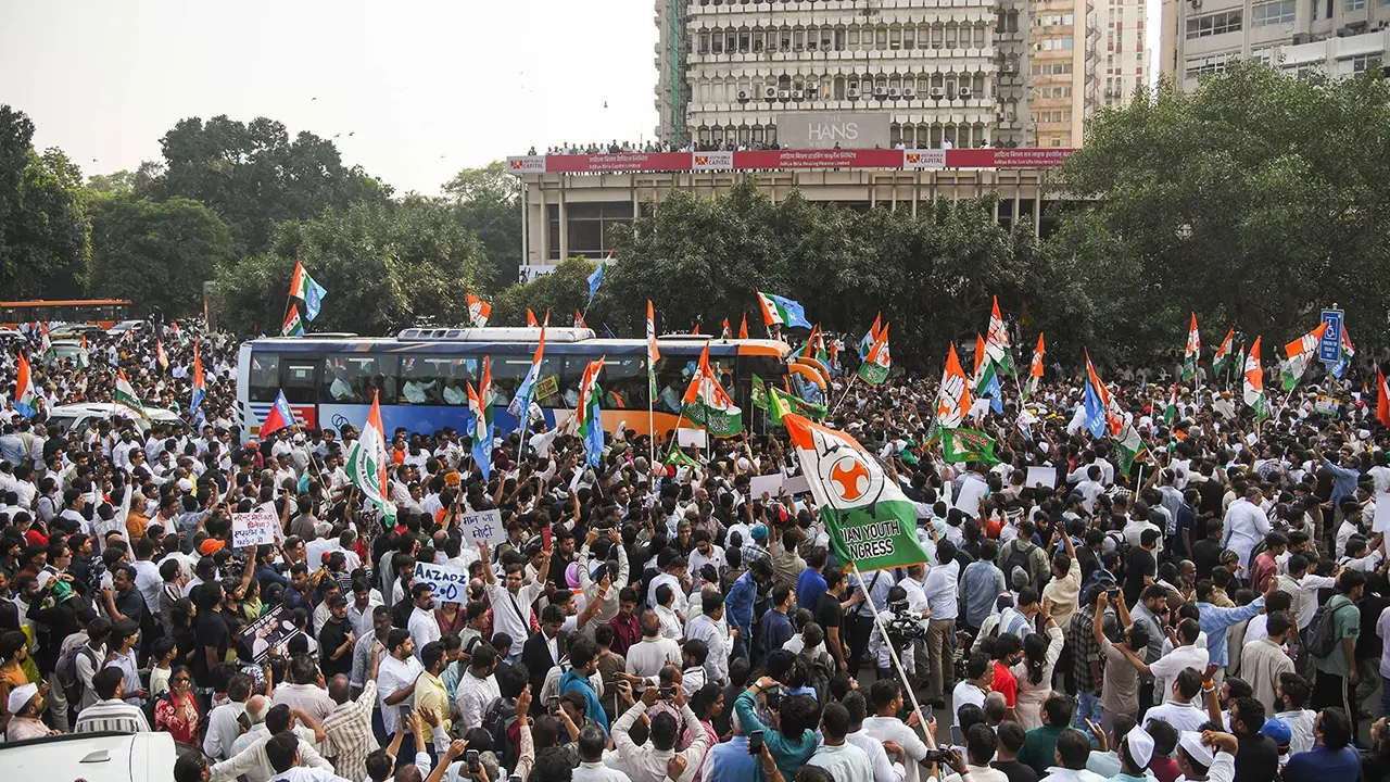 Delhi Police Registers More Than 4 FIRs Against Social Media Handles for Spreading Fake Posts During SIR Protests Delhi Police Registers More Than 4 FIRs Against Social Media Handles for Spreading Fake Posts During SIR Protests
