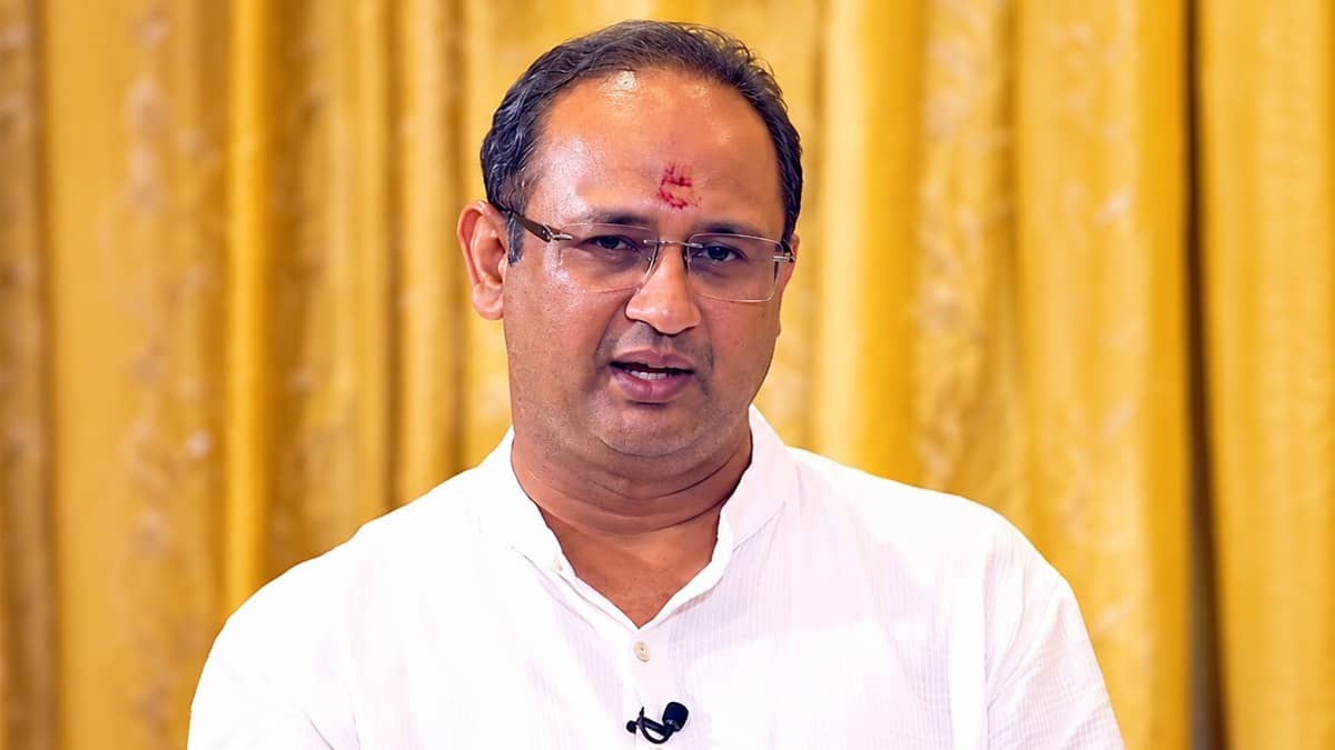  Dr. Chinmay Pandya