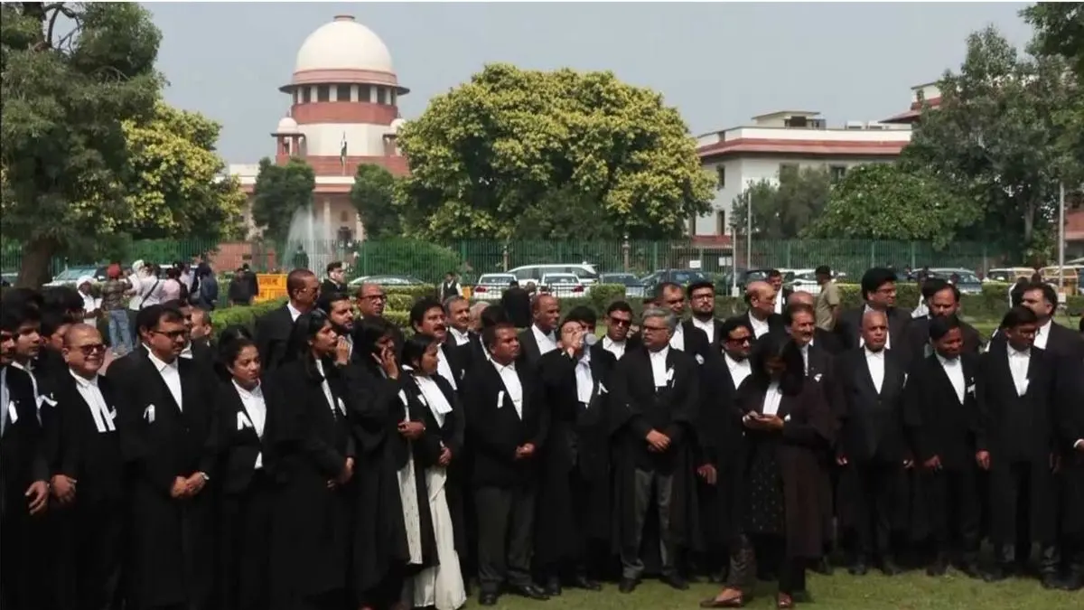 ‘Fight For Constitution’: Lawyers Protest At Supreme Court Over Colleagues’ Detention During Protests ‘Fight For Constitution’: Lawyers Protest At Supreme Court Over Colleagues’ Detention During Protests