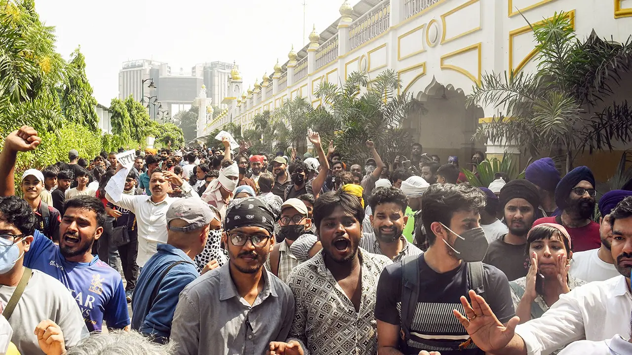 FIR Filed Over Alleged AAP Demonstration Near Gurudwara Bangla Sahib; Civil Society Group Demands Action FIR Filed Over Alleged AAP Demonstration Near Gurudwara Bangla Sahib; Civil Society Group Demands Action