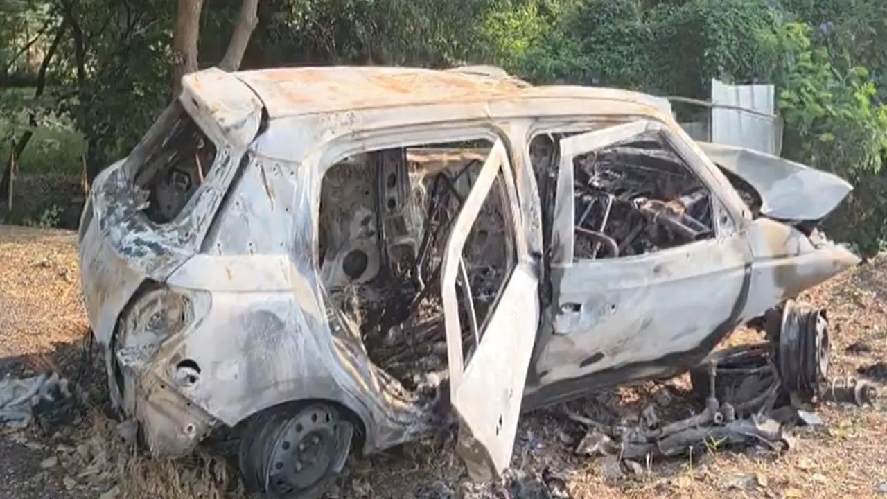 Four Charred to Death, One Injured as Car Catches Fire After Tyre Burst in MP’s Dhar Four Charred to Death, One Injured as Car Catches Fire After Tyre Burst in MP’s Dhar
