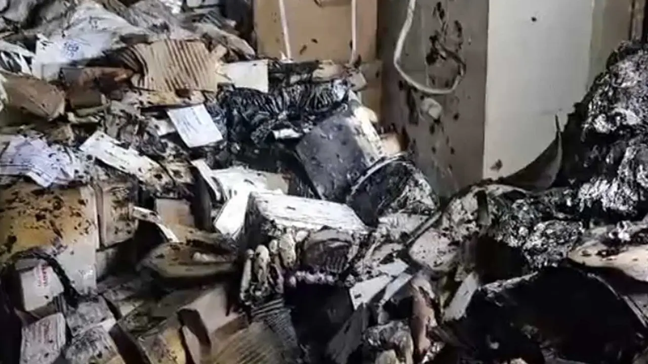 Gujarat: Fire Breaks Out at Government Civil Hospital in Godhra, Over 200 Patients Evacuated Safely Gujarat: Fire Breaks Out at Government Civil Hospital in Godhra, Over 200 Patients Evacuated Safely