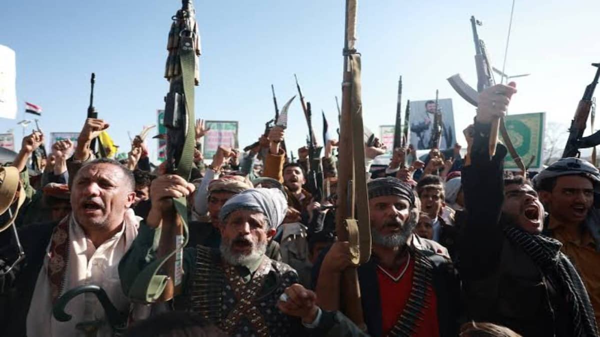 Houthi attack kills 58 at Yemen government training camp