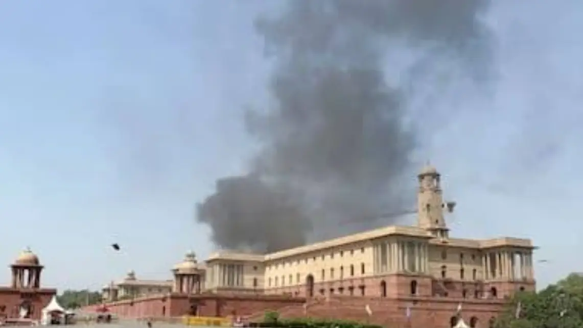 Thick Smoke Near North Block in Delhi; 6 Fire Tenders Rushed to Spot