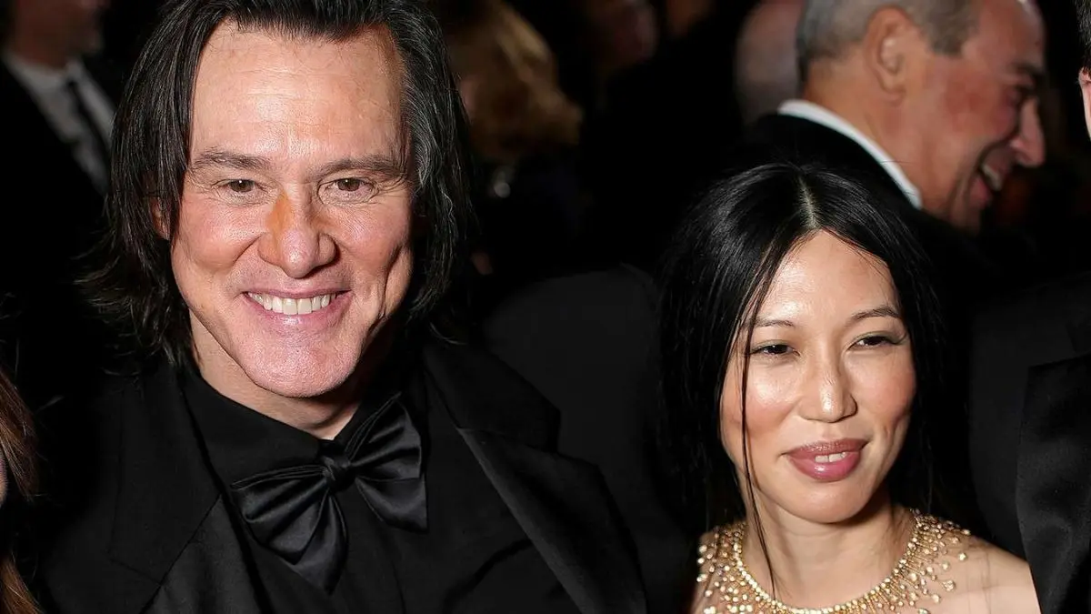 Jim Carrey, 64, Secretly Marries 32-Year-Old Longtime Girlfriend Min Ah Jim Carrey, 64, Secretly Marries 32-Year-Old Longtime Girlfriend Min Ah