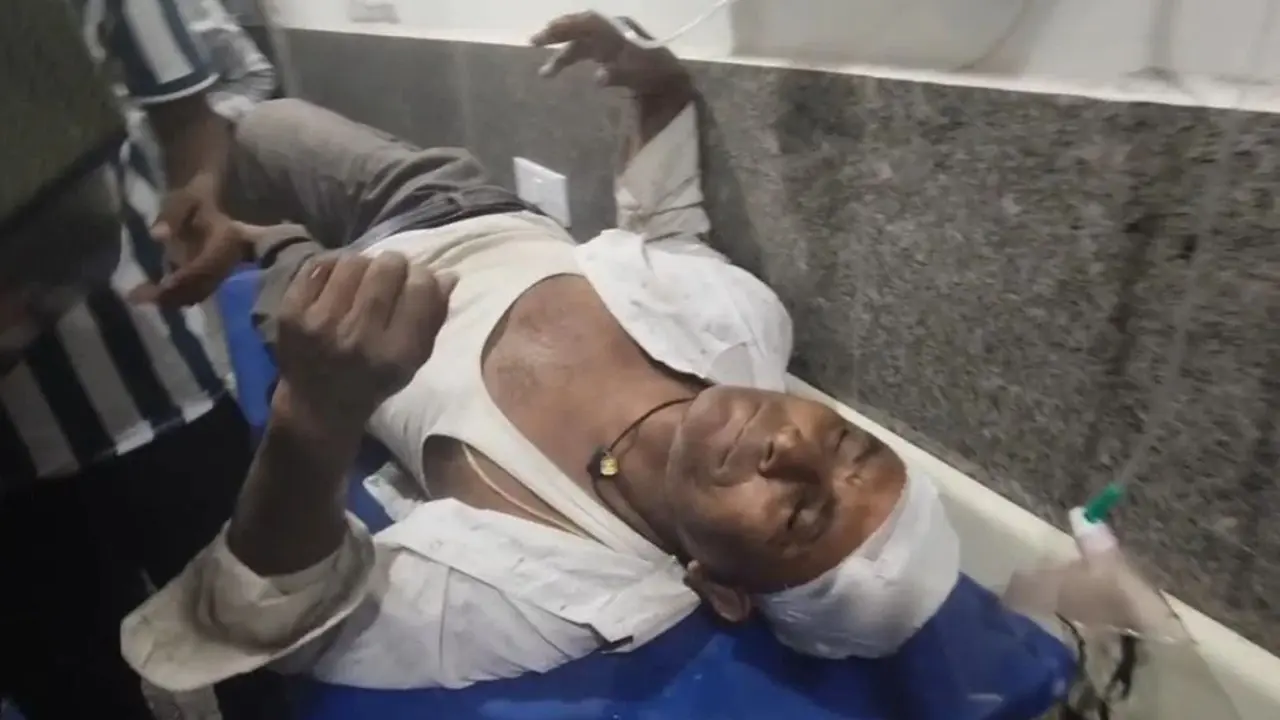 Kushinagar: बेकाबू बस, नशे में ड्राइवर और खूनी सफर...टेंपो से टकराई गाड़ी, गर्भवती नर्स की मौत, 18 लोग घायल; चालक गिरफ्तार kushinagar news padraua drunk bus driver rammed tampo one pregnant lady died many injured
