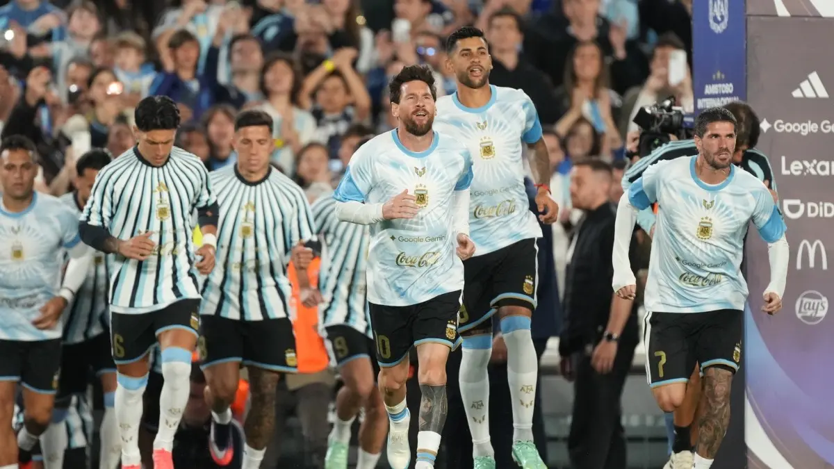 Cristiano Ronaldo Pays Touching Tribute To Lionel Messi As He Steps Away From Argentina Lionel Messi enters the field to warm up