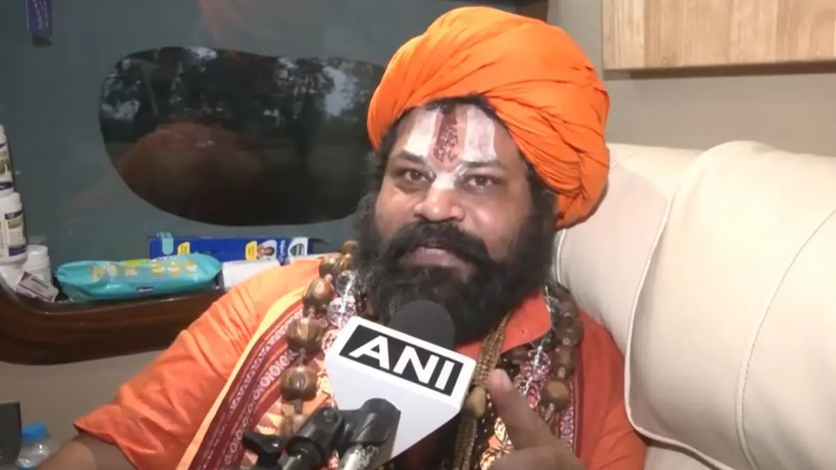 नेहा बोरा के बांग्लादेश वाले बयान पर भड़के महंत राजू दास, बोले- वो शुद्ध रूप से शूर्पणखा... क्या है पूरा मामला? Mahant Raju Das of Hanumangarhi on Neha Bora