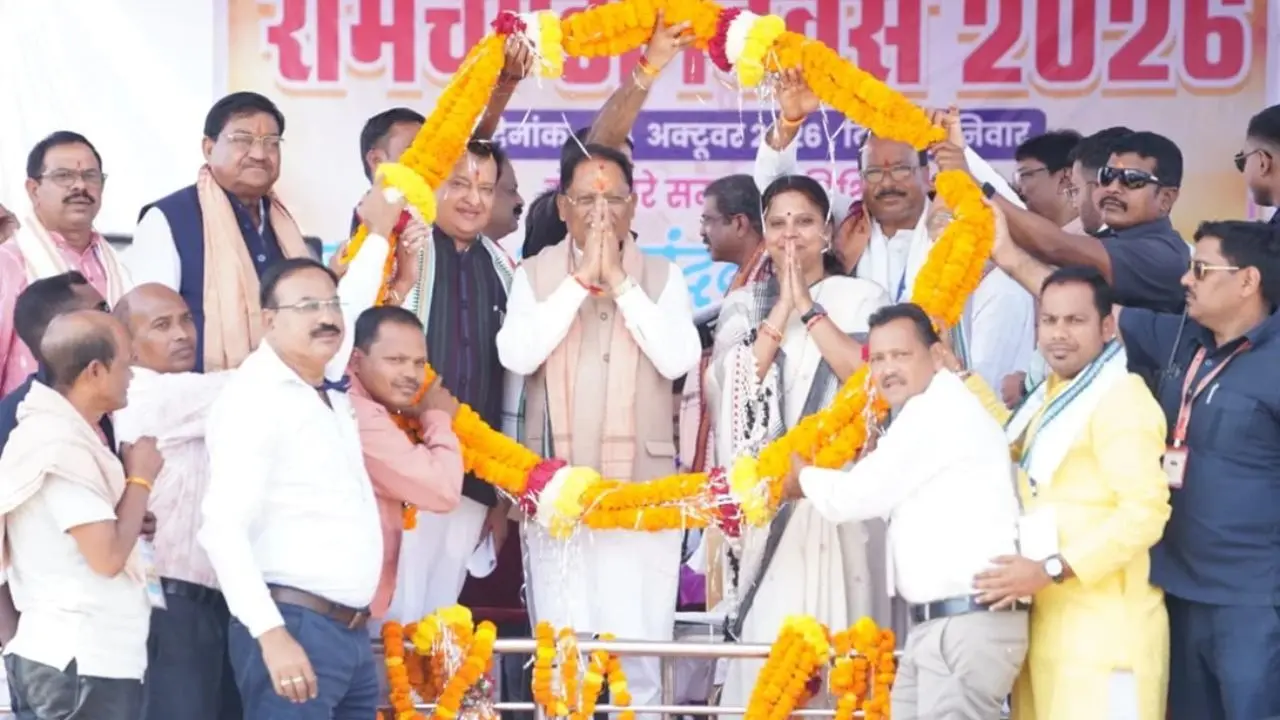 सुशासन और पारदर्शिता के साथ हर वर्ग तक शासन की योजनाओं का लाभ पहुंचाना हमारी प्राथमिकता : मुख्यमंत्री साय मुख्यमंत्री साय ने गढ़फुलझर में सर्वमंगल भवन का किया लोकार्पण