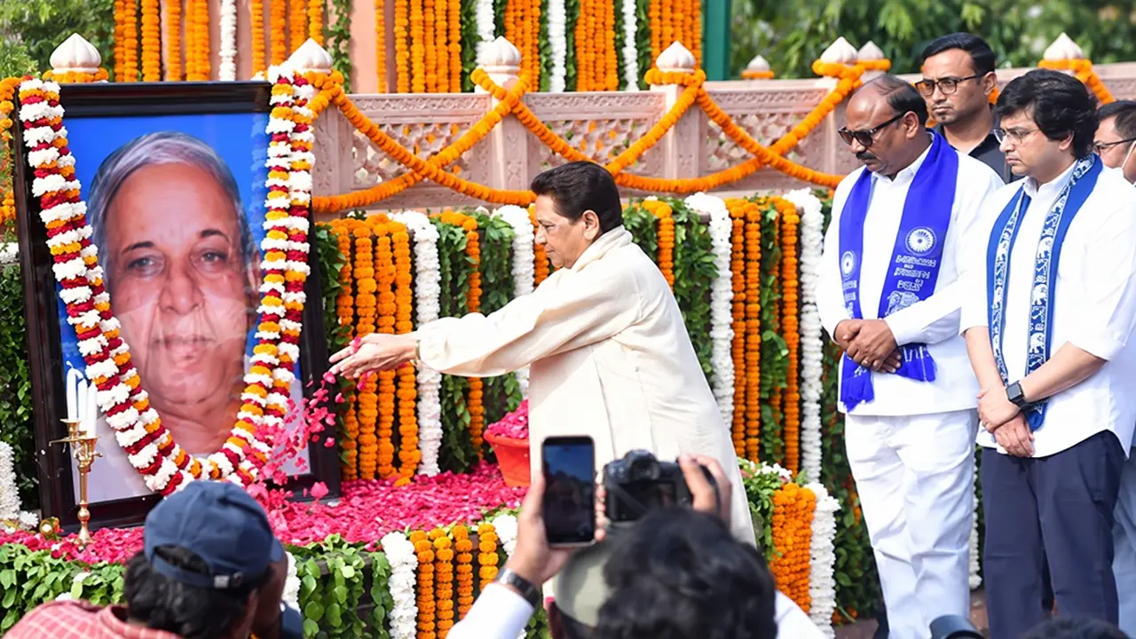 कांशीराम की 20वीं पुण्यतिथि पर मायावती ने दी श्रद्धांजलि, मगर बड़ा सवाल, बसपा का पूरा अस्तित्व अब हाशिये पर, आखिर क्यों? mayawati paid tribute to kanshiram on his 20th death anniversary