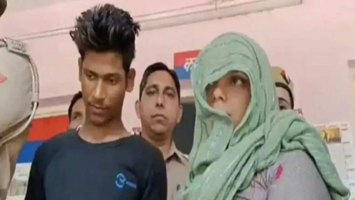 Meerut Court Sentences Woman, Lover To Death For Framing Husband's Strangulation As Snakebite Meerut Court Sentences Woman, Lover To Death For Framing Husband's Strangulation As Snakebite
