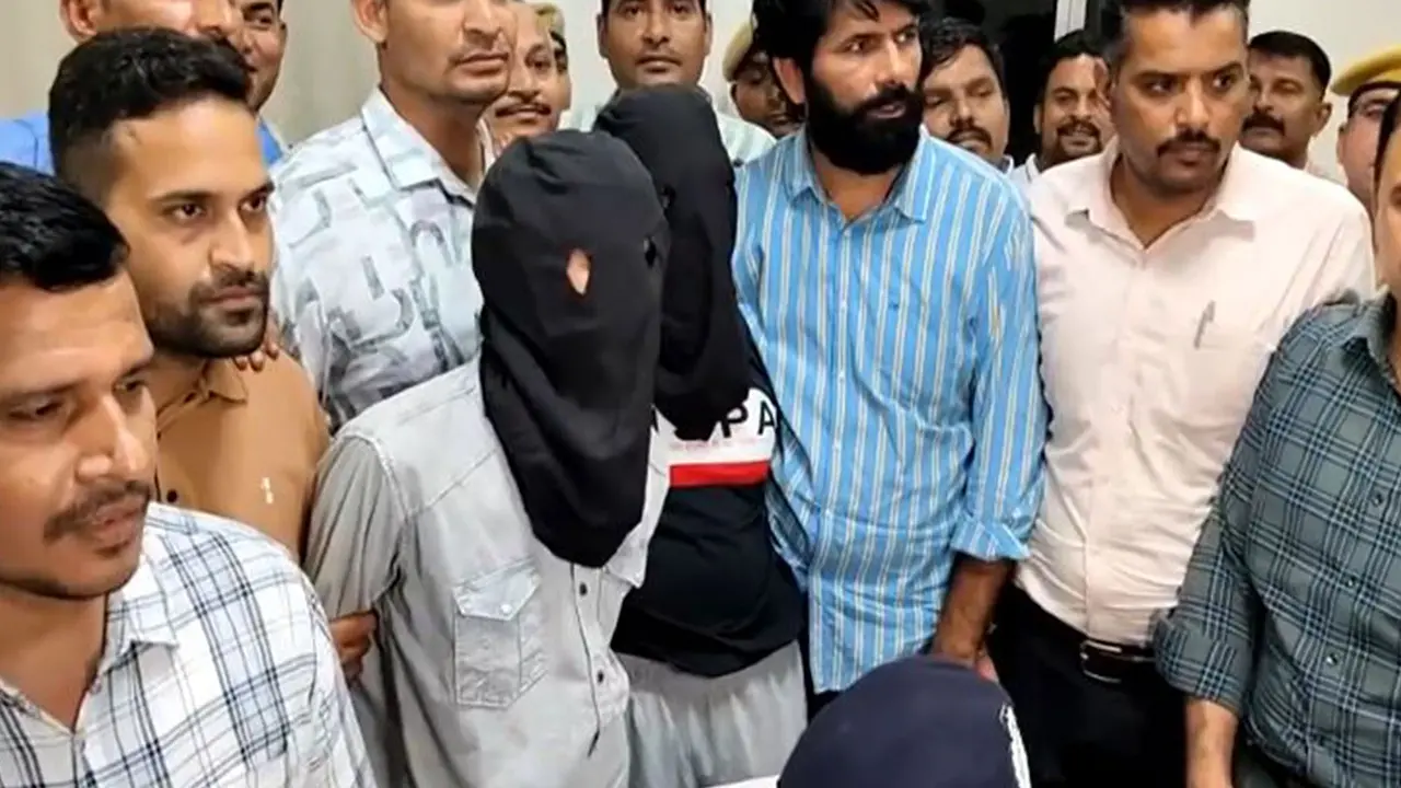 Mumbai Police Takes Custody of Three Suspects Arrested in Kota Over Firing at Tiger Shroff’s Car Mumbai Police Takes Custody of Three Suspects Arrested in Kota Over Firing at Tiger Shroff’s Car