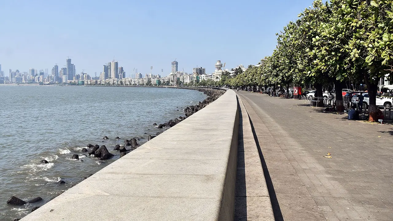 Mumbai Under Heatwave Warning as IMD Issues Yellow Alerts Following Temperature Surge in Maharashtra Mumbai Under Heatwave Warning as IMD Issues Yellow Alerts Following Temperature Surge in Maharashtra