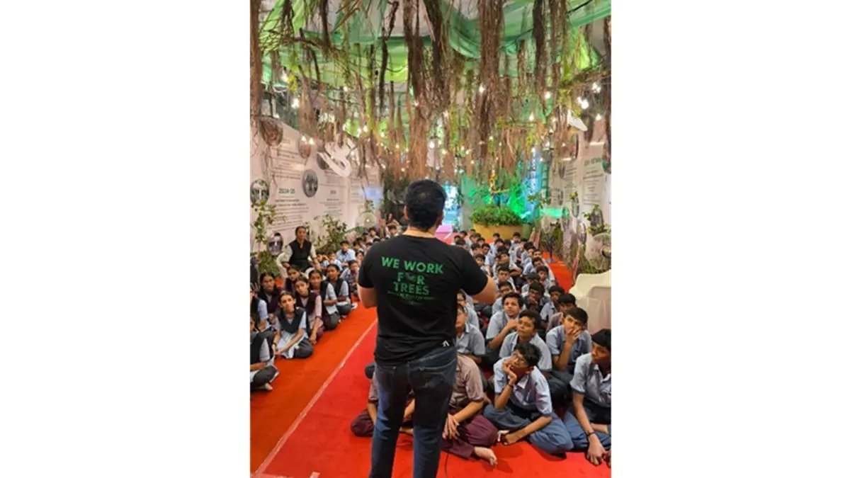 Over 6800 Students Become ‘Paryavaran Senanis’ At Viral Desai’s Tree Ganesha Over 6800 Students Become ‘Paryavaran Senanis’ At Viral Desai’s Tree Ganesha