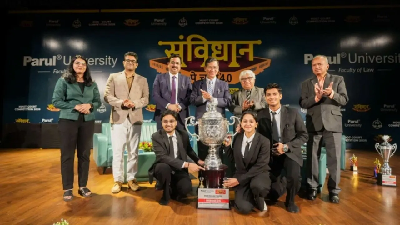 संविधान पे चर्चा 4.0: पारूल विश्वविद्यालय के विधि विश्वविद्यालय महोत्सव में ख्यातनाम विधिज्ञ और कानून से जुड़े दिग्गजों द्वारा संविधान पर परिचर्चा पारूल विश्वविद्यालय में कानून से जुड़े दिग्गजों द्वारा संविधान पर परिचर्चा