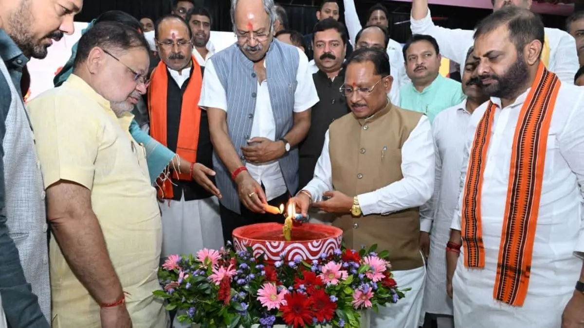 प्रधानमंत्री श्री नरेंद्र मोदी के जनसेवा के 25 वर्ष देश के विकास और परिवर्तन की प्रेरक यात्रा : मुख्यमंत्री श्री विष्णुदेव साय PM Modi 25 years of public service An inspiring journey of natio development and transformation cm Vishnu Deo Sai