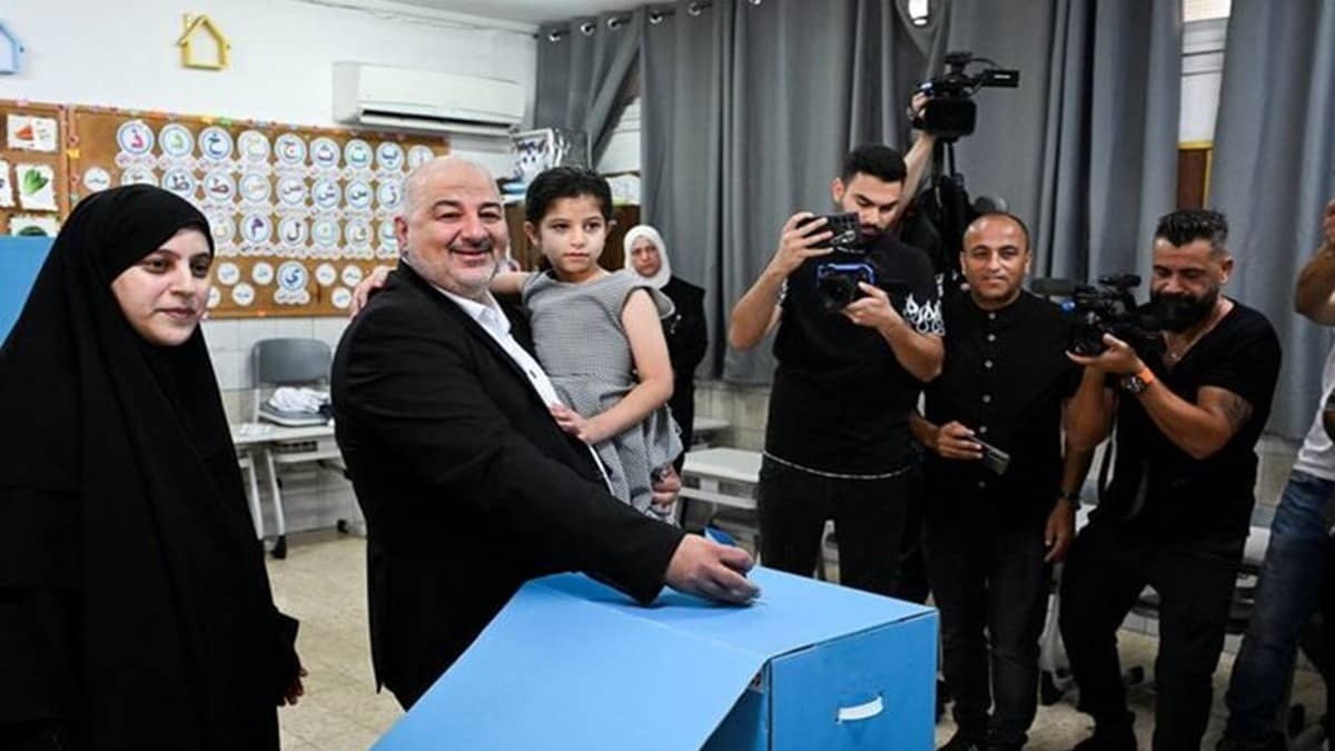 Ra'am Chief Mansour Abbas Claims Both Netanyahu And Change Bloc In Contact As Arab Parties Turn Kingmakers