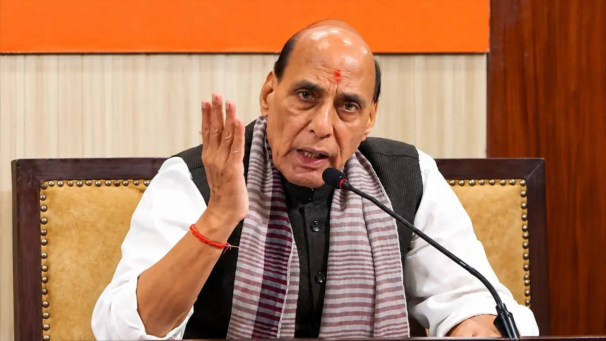 राजनाथ सिंह ने कांग्रेस के शासन काल में गिनाए 3 सबसे बड़े अपराध, बोले विपक्ष की लड़ाई SIR या ज्ञानेश कुमार पर नहीं, एजेंडा देश में आग लगाना है rajnath singh