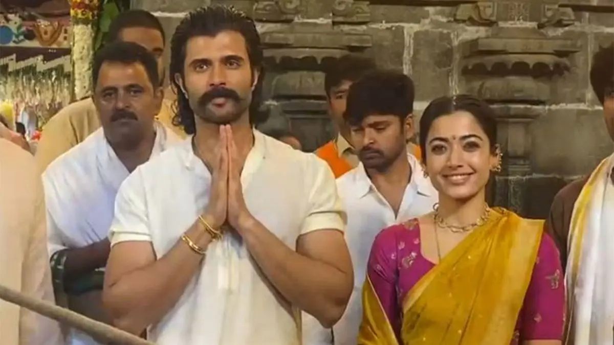 Ranabaali: Rashmika Mandanna-Vijay Deverakonda Offer Prayers At Tirumala Temple | Watch Rashmika Mandanna-Vijay Deverakonda Offer Prayers At Tirumala Temple