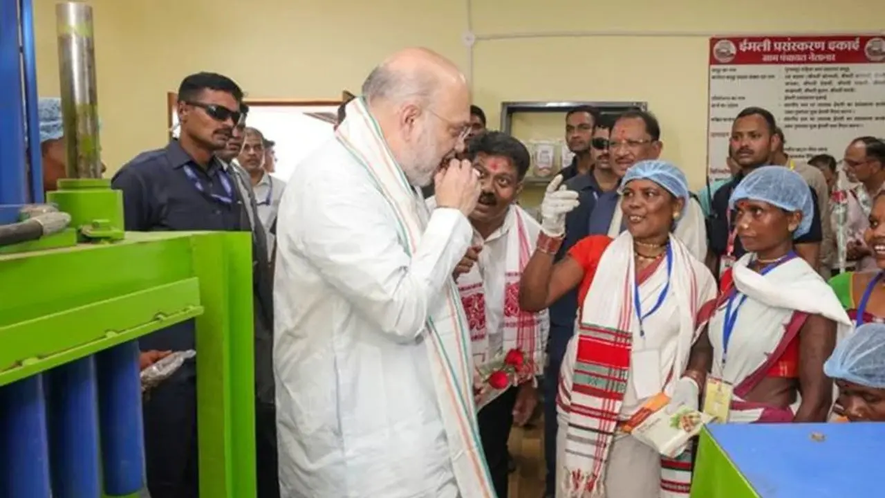 सुरक्षा कैंपों को सेवा डेरा में तब्दील कर दूरदराज के गांवों में पहुंचाई जा रही शासन की विभिन्न योजनाएं सुरक्षा कैंपों को सेवा डेरा में तब्दील कर दूरदराज के गांवों में पहुंचाई जा रही योजनाएं
