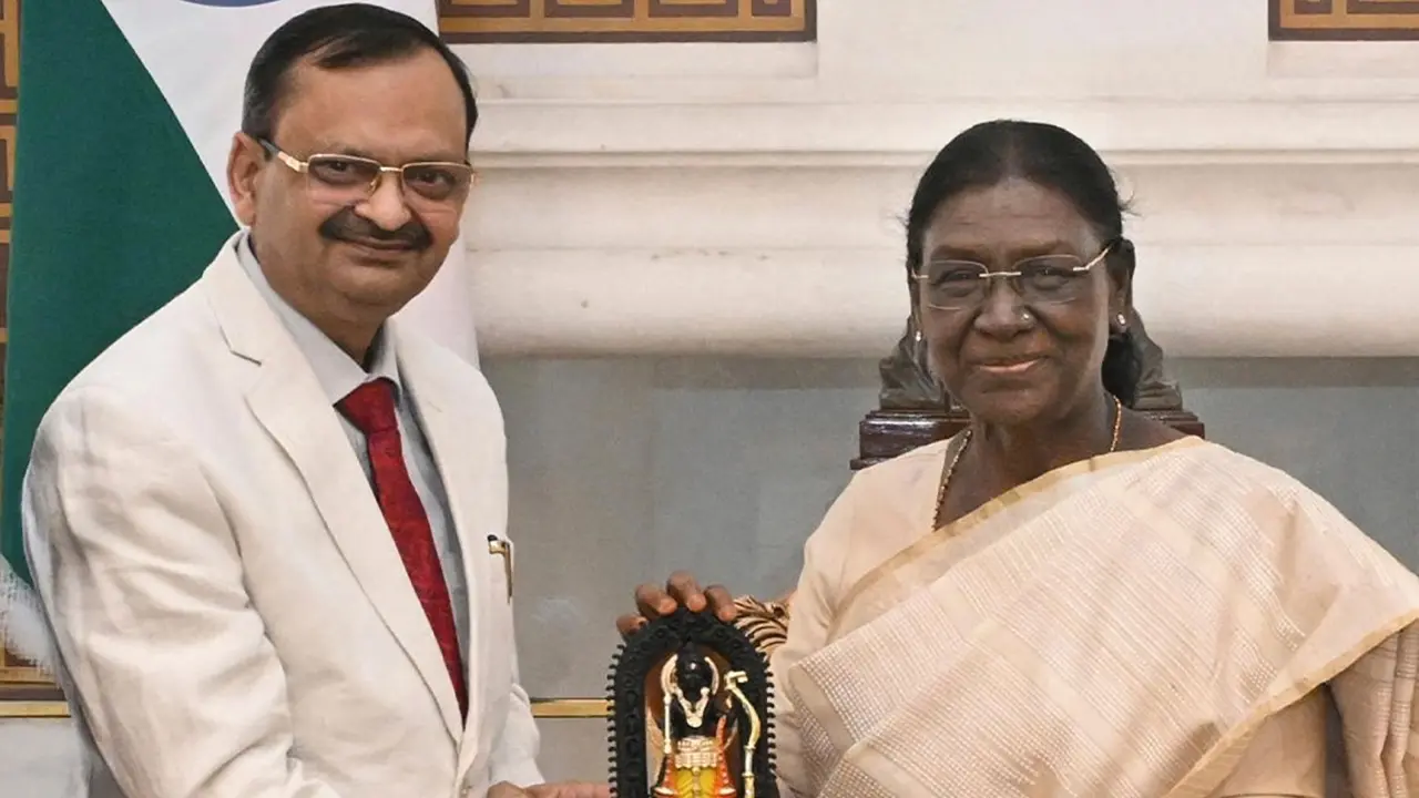 आर्युवेद और देसी नुस्खों से हेल्दी लाइफ की टिप्स...राष्ट्रपति मुर्मू ने की सुभाष गोयल के पहल की सराहना subhash goyal meets president Droupadi Murmu