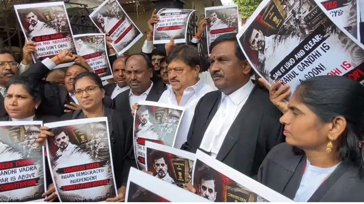 Telangana High Court Advocates Protest Against Rahul Gandhi, Demand Apology Over Alleged Judicial Remarks Telangana High Court Advocates Protest Against Rahul Gandhi, Demand Apology Over Alleged Judicial Remarks