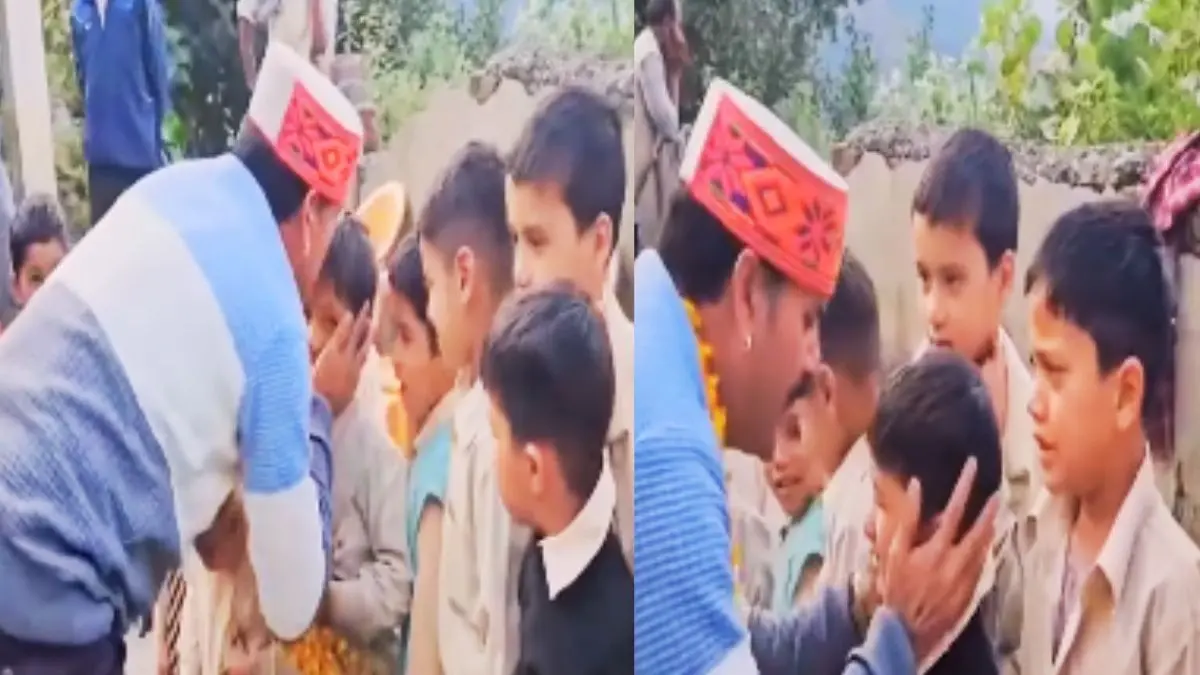टीचर के ट्रांसफर पर बच्चे ऐसा हुए मायूस, सिसक-सिसककर रोए; भावुक कर देने वाला VIDEO हुआ वायरल Viral Video