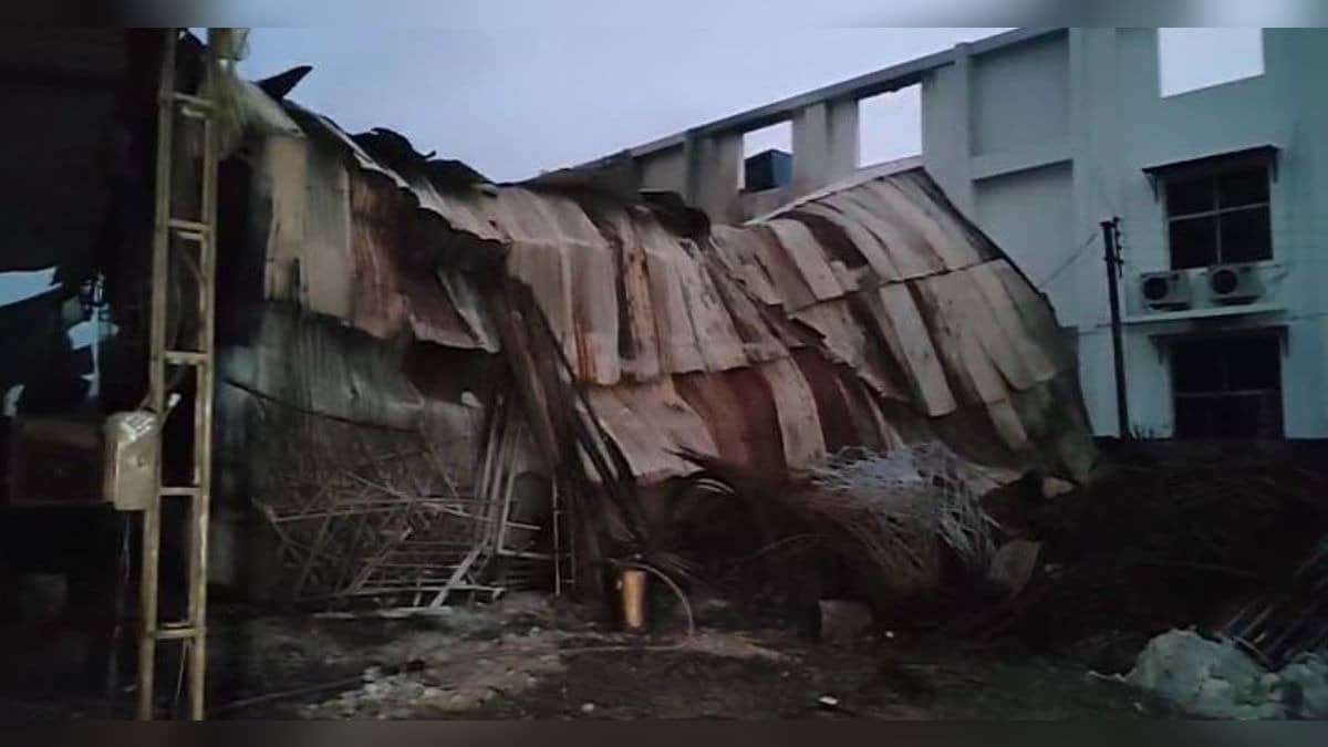 3 Killed As Fire Engulfs Warehouse In South 24 Parganas | West Bengal