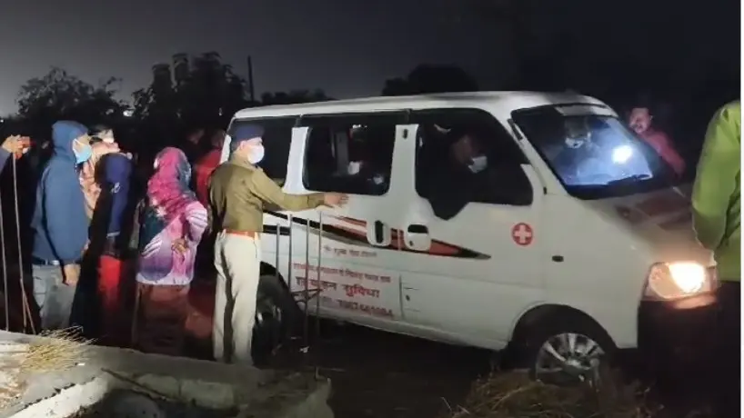 MP NEWS: सिंगरौली में मकान के पीछे बने सेप्टिक टैंक में मिली 4 लाशें, हत्या की जताई जा रही आशंका; जांच में जुटी पुलिस 4 dead bodies found in septic tank behind house in Singrauli