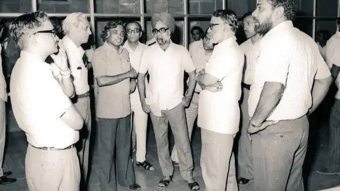 4 Iconic Throwback Pictures of Manmohan Singh and the Stories Behind Them 4 Iconic Throwback Pictures of Manmohan Singh and the Stories Behind Them