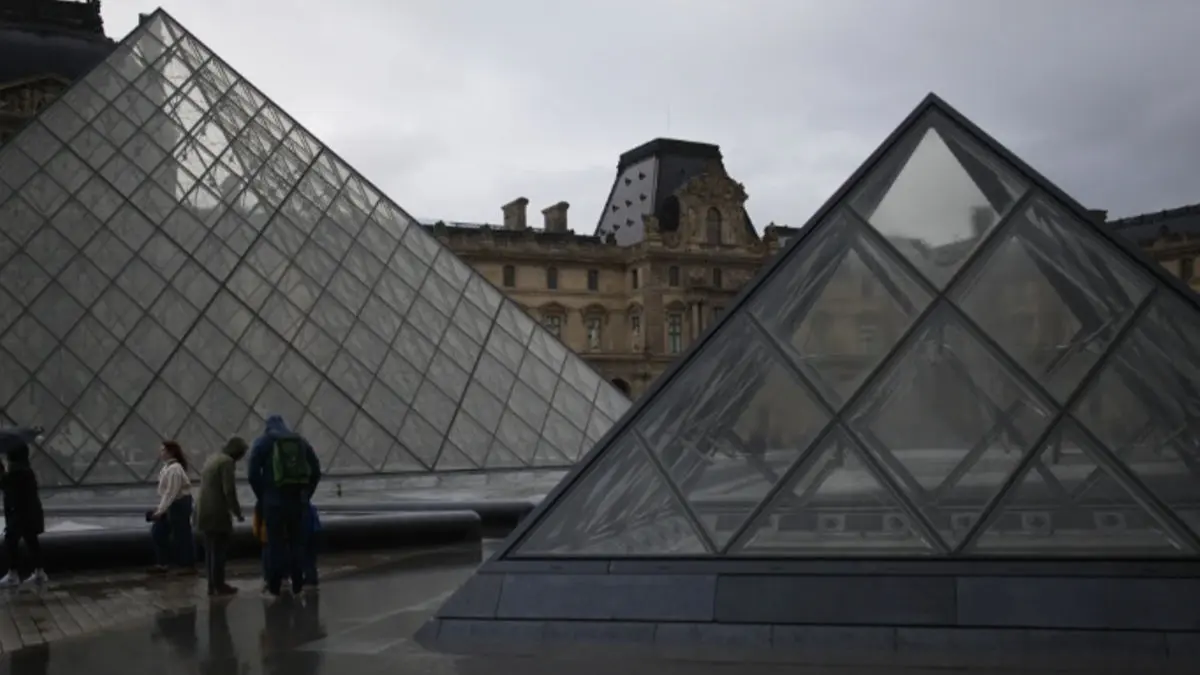 5 More Arrests as Louvre Jewel Heist Probe Deepens and Key Details Emerge