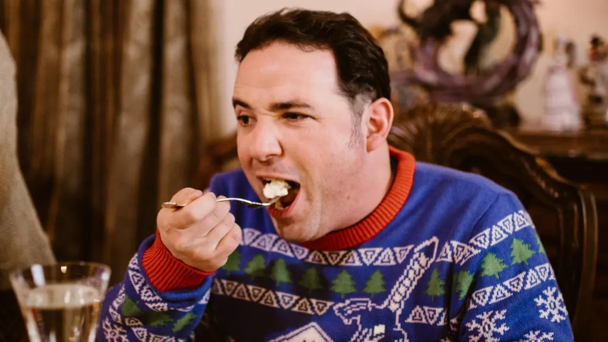 क्या आप भी खाते हैं टूटे हुए बर्तनों में खाना? जानें ऐसा करना कितनी सही कितना गलत 7 Things To Do After Eating A Large Meal To Avoid Bloating