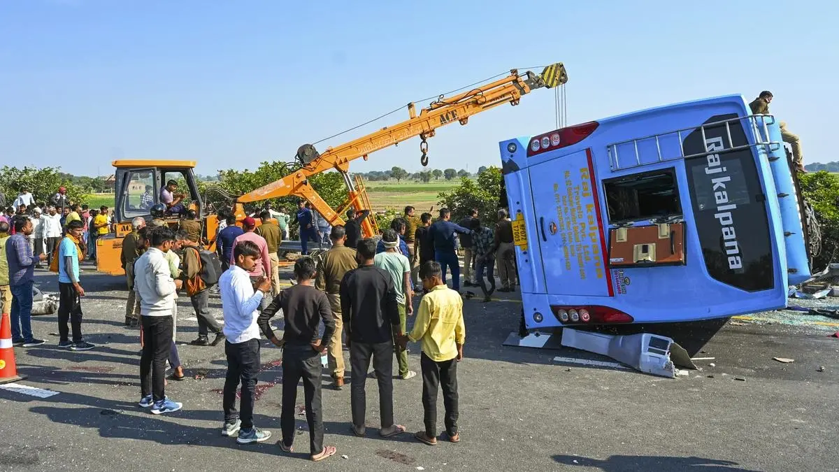 8 killed in accident on Lucknow-Agra Expressway in UP's Kannauj