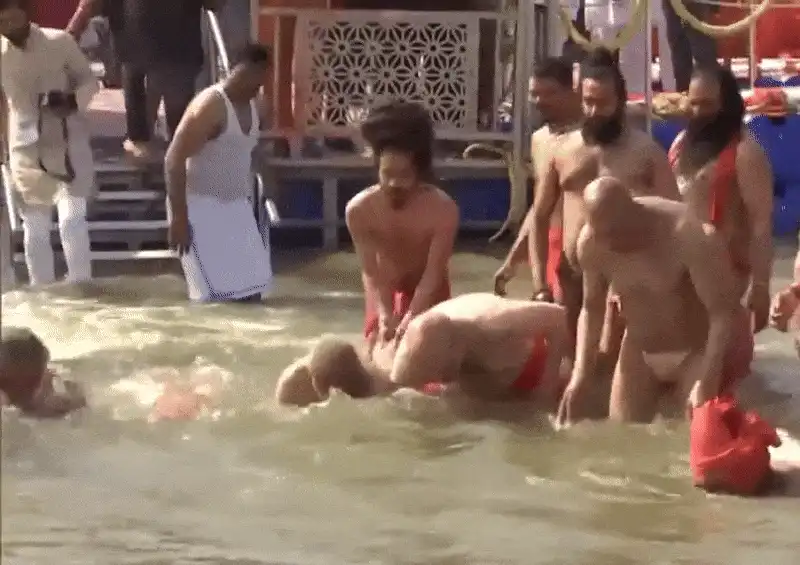Maha Kumbh 2025: Amit Shah Takes Holy Dip at Triveni Sangam in Prayagraj Amit Shah Takes Holy Dip