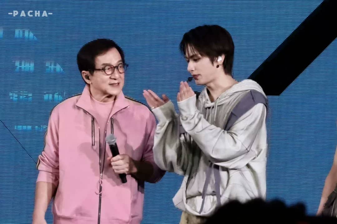 Jackie Chan Brings The House Down With Surprise Appearance At SEVENTEEN's  Hong Kong Concert | Watch | Republic World