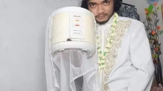 A few years ago Khoirul Anam grabbed headlines for his unconventional love story with a rice cooker.