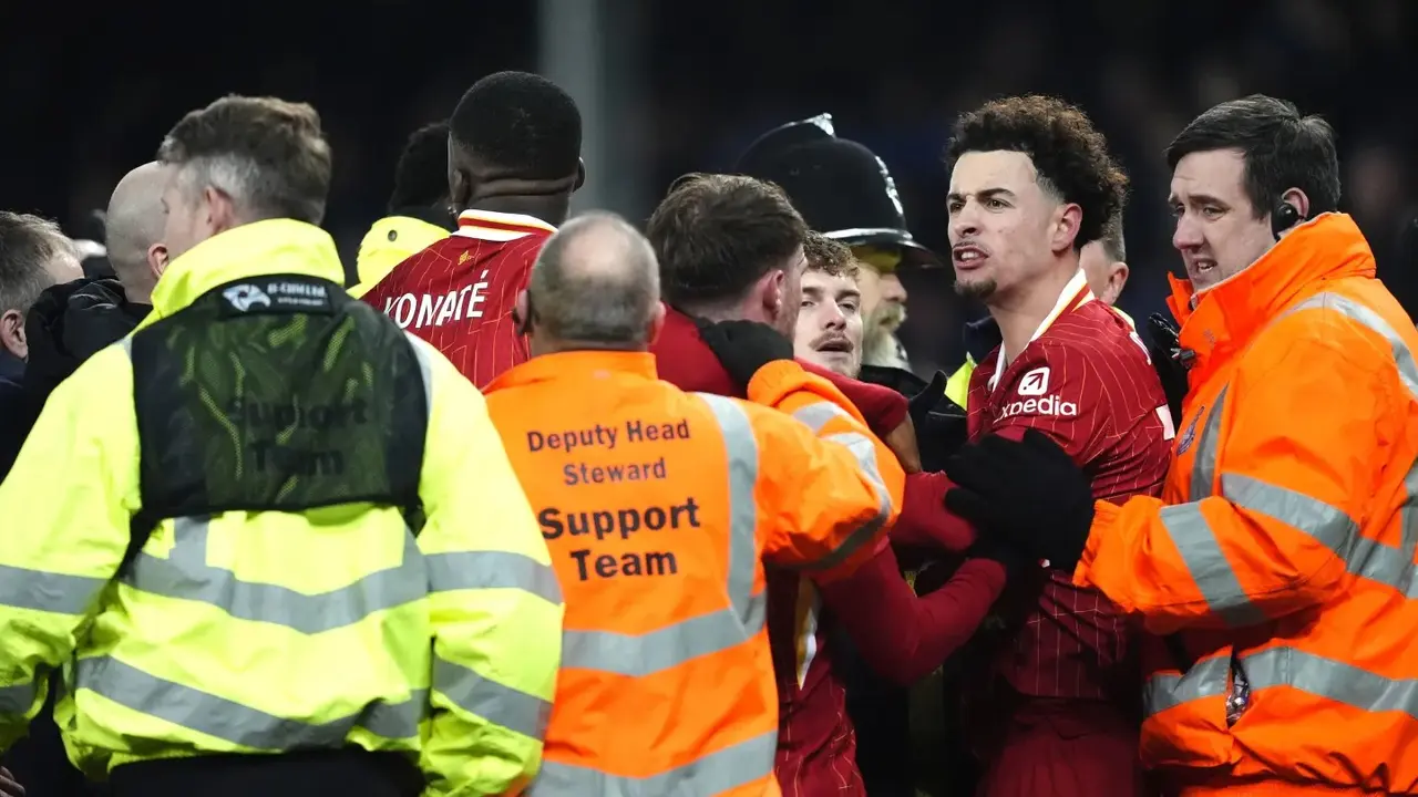 'Wasn’t The Cleanest Game': Merseyside Derby Between Liverpool And Everton Ends In Chaos Following 2-2 Draw A fight broke out at the end of Liverpool vs Everton.