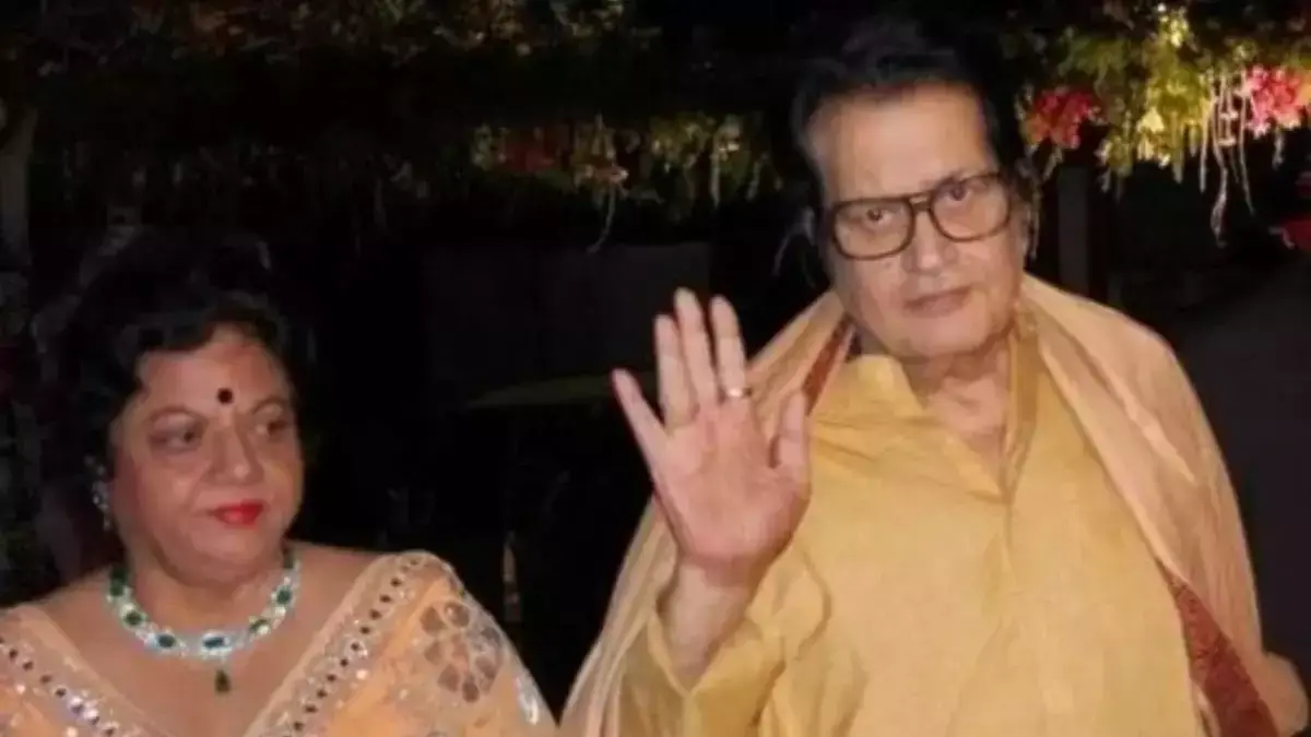 Manoj Kumar-Shashi Goswami Love Story: How Bharat Kumar's Wife Sacrificed Her Bollywood Career For His A file photo of Manoj Kumar and his wife Shashi Goswami