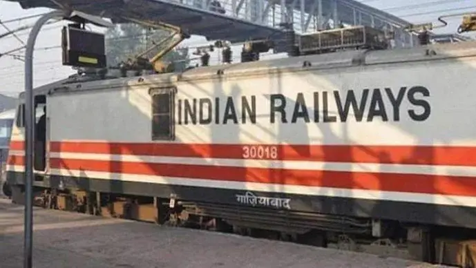 Stones hurled at Kashi Vishwanath Express in UP