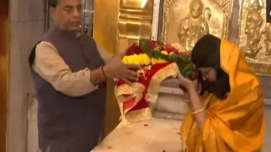 a MP Swati Maliwal offers prayers at Hanuman Temple, Connaught Place