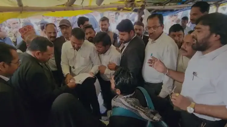 A Muslim youth came to marry a Hindu girl, but was thrashed by lawyers