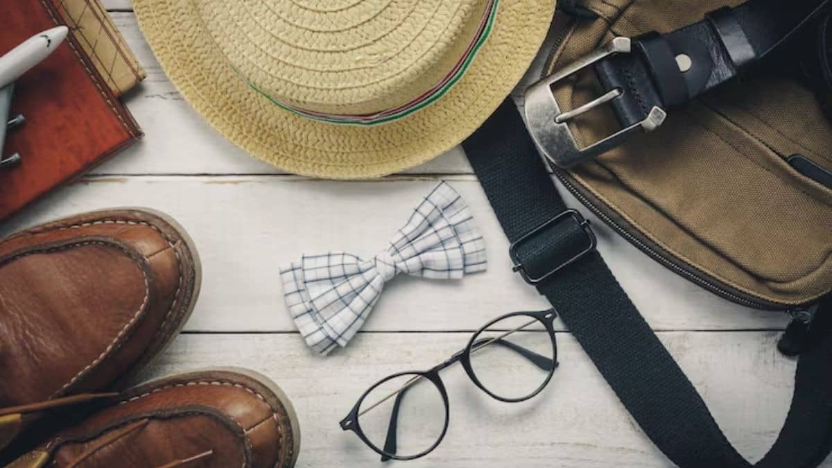 A representational image of Men's accessories