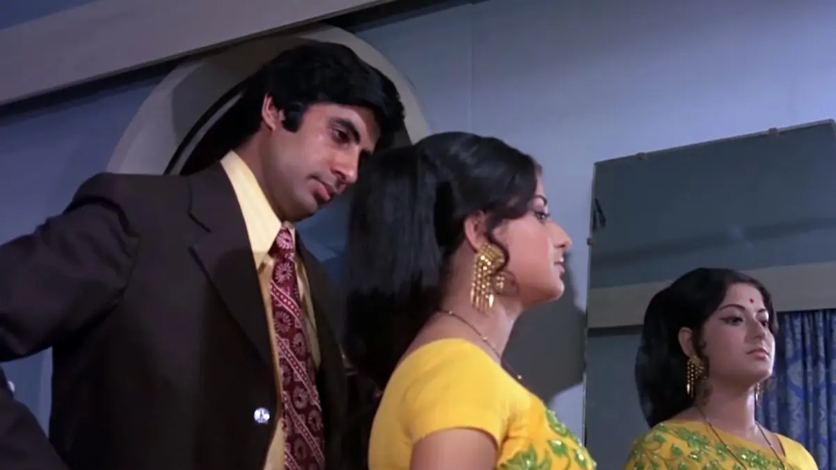 Moushumi Chatterjee Recalls Being Removed From Amitabh Bachchan's Barsaat Ki Ek Raat For This Bizarre Reason A still from Manzil.