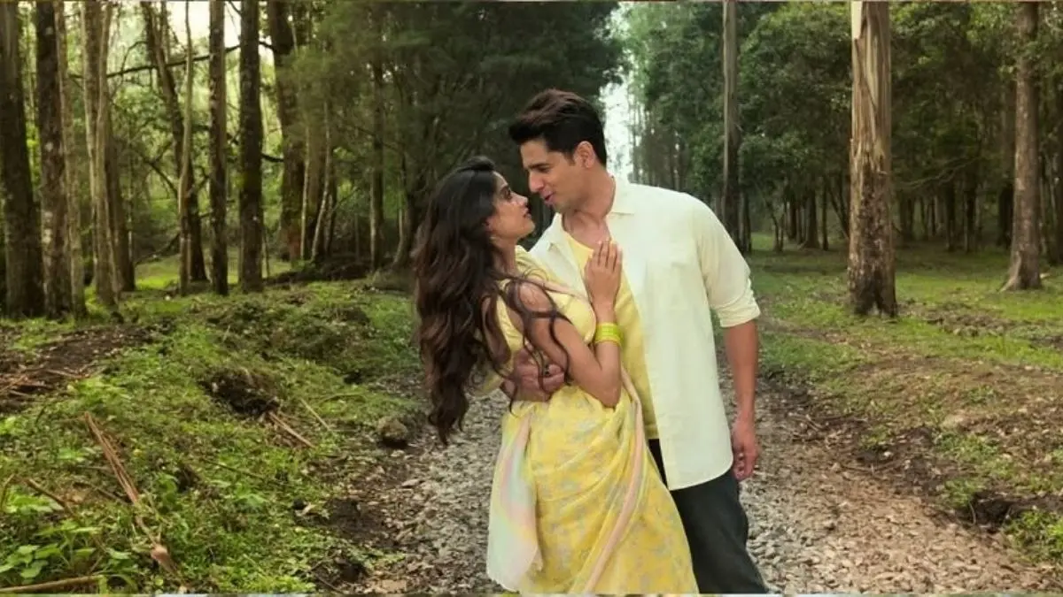 Param Sundari Averts Clash With Son Of Sardaar 2, Sidharth Malhotra And Janhvi Kapoor's Romantic Drama To Release In August A still from Param Sundari